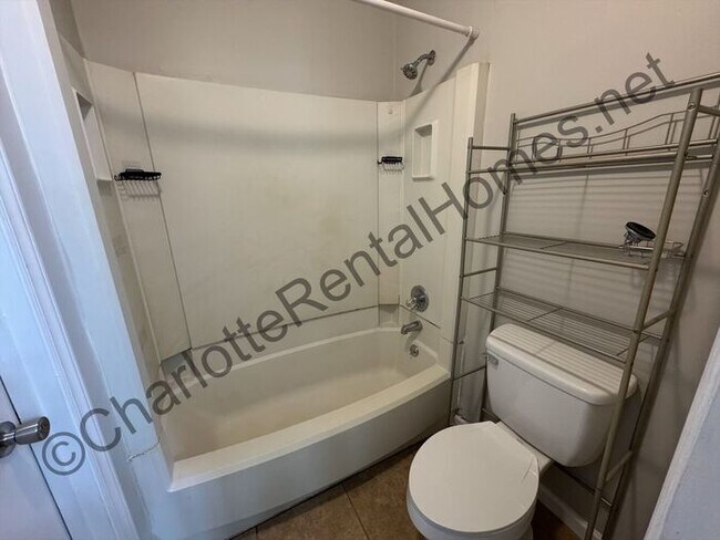 Building Photo - Nice 3 bedroom 2 bath home in Mint Hill!