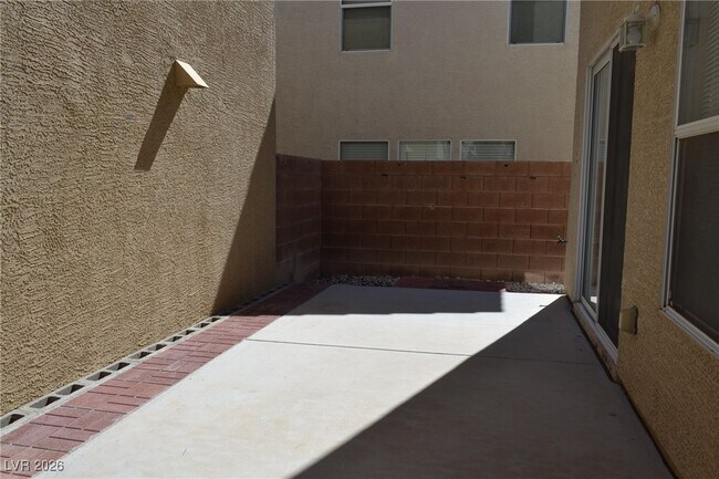 Building Photo - 520 Taunton St