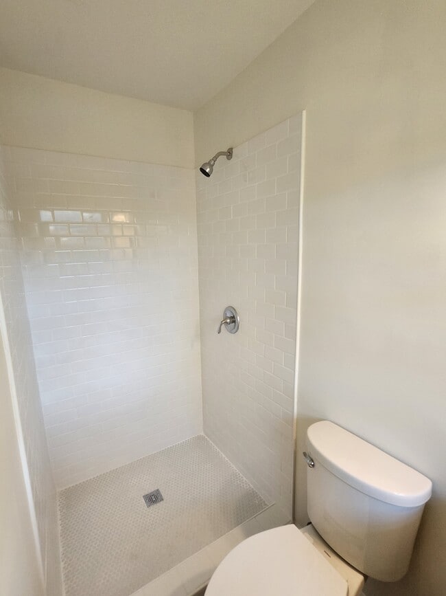 Building Photo - 2142 Tullis Dr