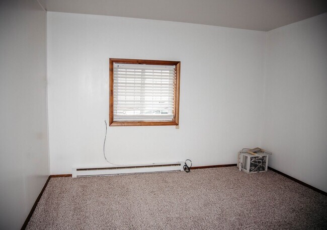 Building Photo - 45 E Willow St