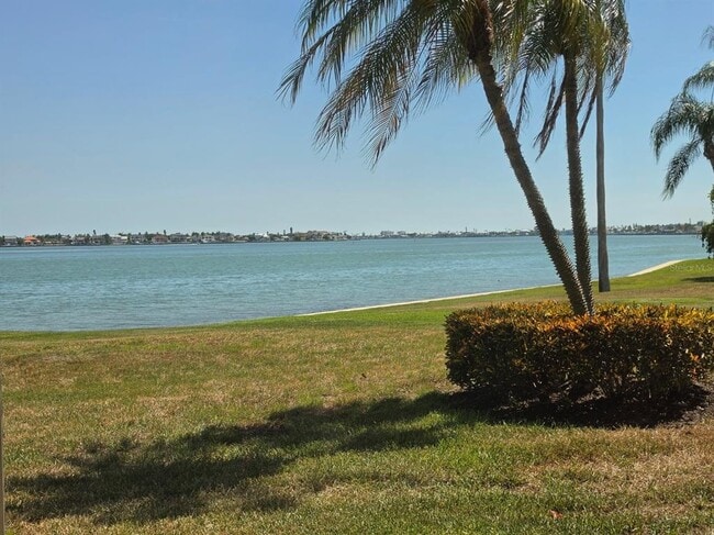 Building Photo - 6295 Bahia Del Mar Cir