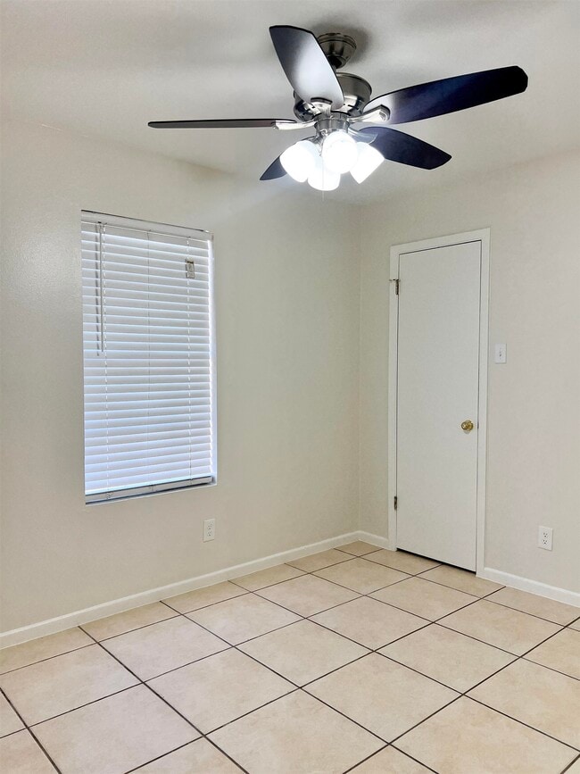 Building Photo - 1515 Quail Creek Rd