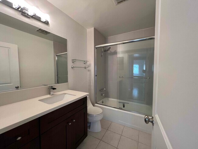 Building Photo - 705 Westmount Dr