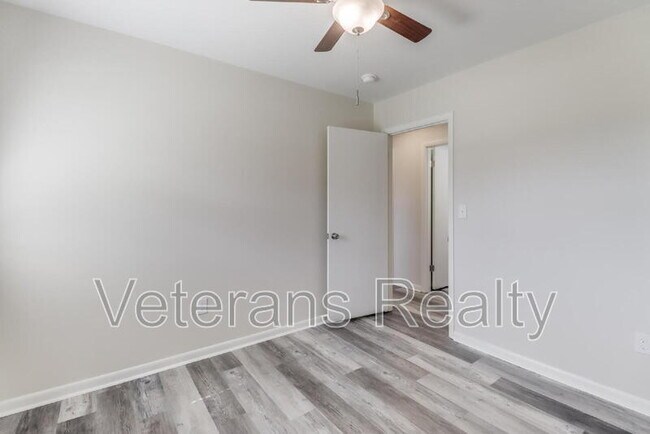 Building Photo - 129 Quarles St