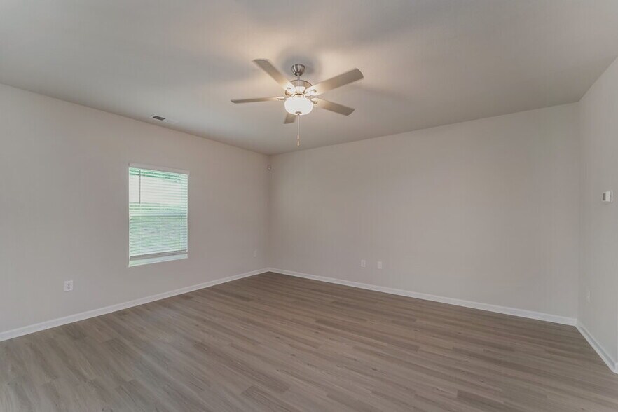 Building Photo - 6244 Lowe Ln