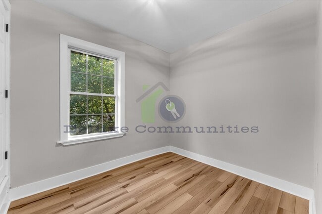 Building Photo - 724-724 Adams St SE