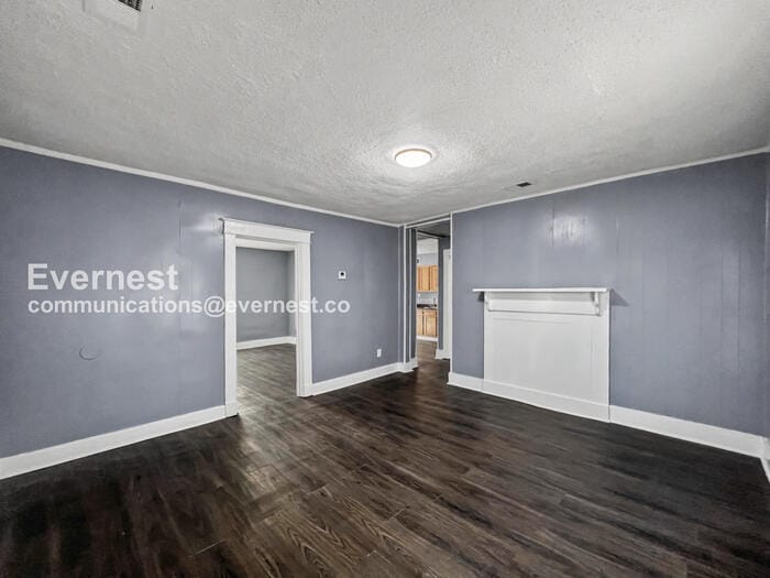 Building Photo - 749 Bey St