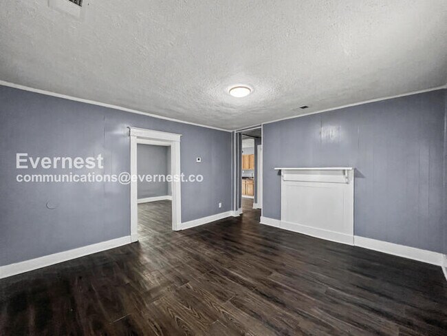 Building Photo - 3 Bed/1 Bath Home with Modern Amenities / Pet-Friendly / Vouchers Accepted / Available Now!