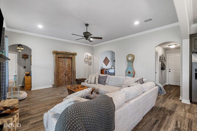 Building Photo - 701 Fir Wood Ln