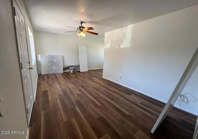 Building Photo - 532 S Mesa Dr