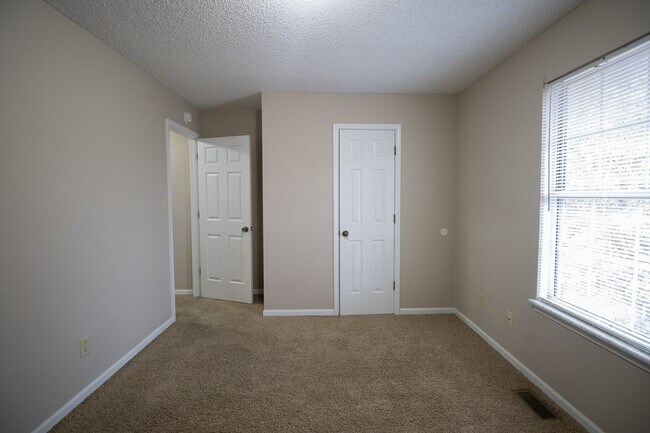 Building Photo - 3715-3715 Pimlico Dr