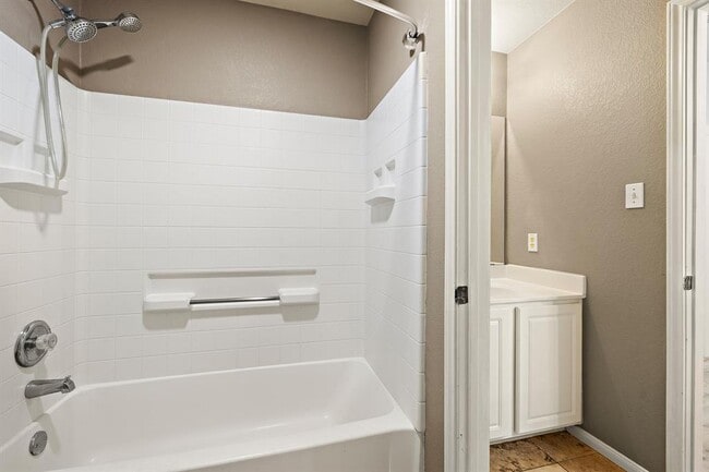 Building Photo - 502 Sherwood Ct
