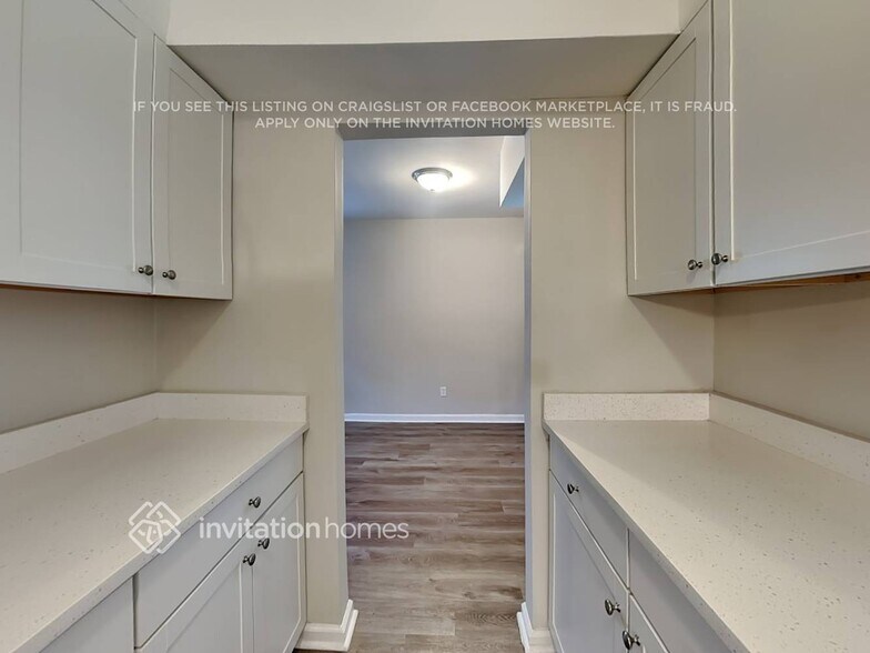 Building Photo - 2465 Surrey Trail