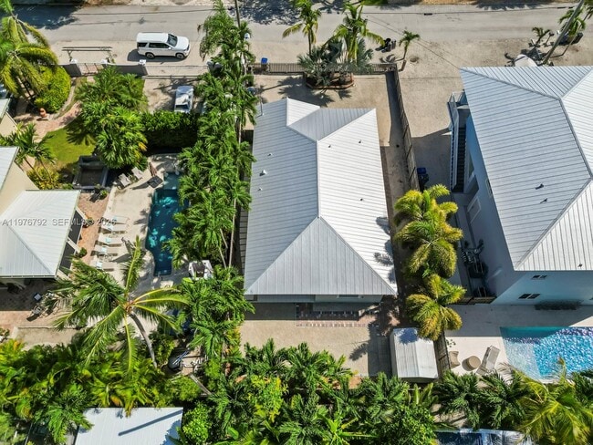 Building Photo - 6 SE Marlin Ave