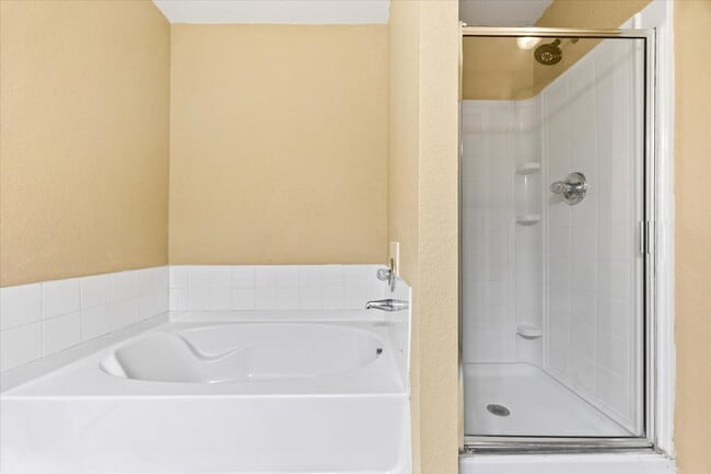 Building Photo - Spacious 4 Bedroom Home in Prime Medical Center Location