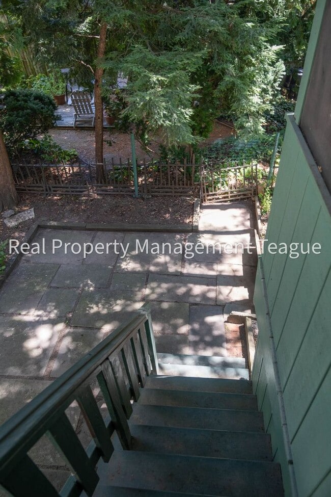 Building Photo - Beautiful Brownstone !