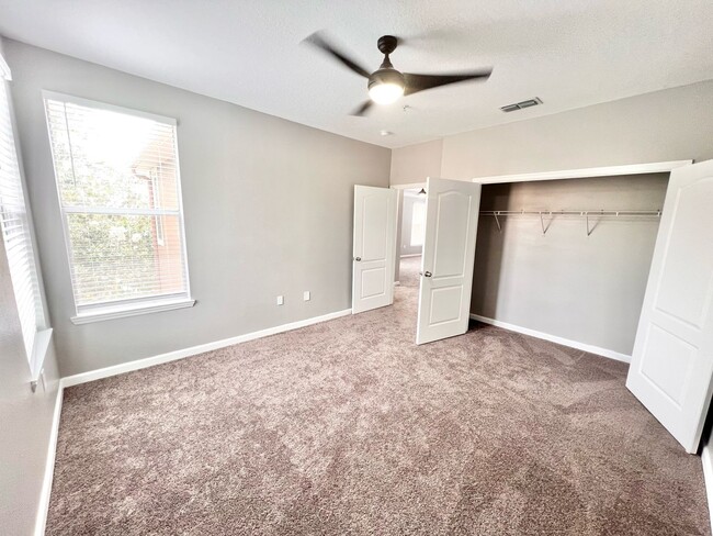 Building Photo - Orlando - 3 Bedroom, 2 Bathroom - $1,745.00