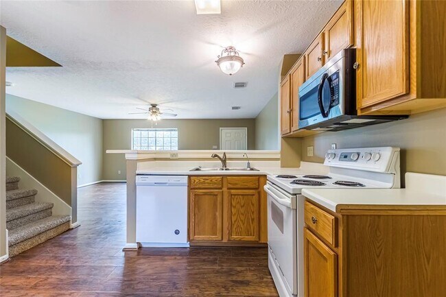 Building Photo - 988 Birnham Woods Blvd