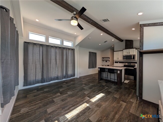 Building Photo - 120 Water Hole Ln