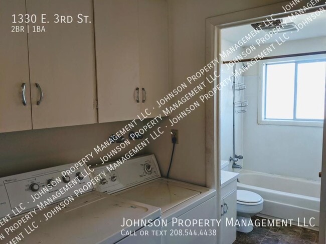 Building Photo - 1330 E 3rd St