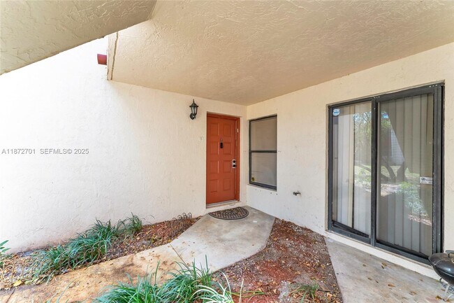 Building Photo - 20170 NE 3rd Ct