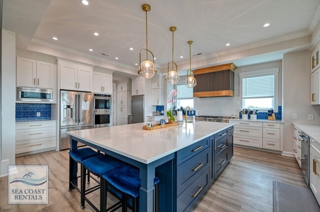 Building Photo - OFF-SEASON MONTHLY RENTAL - IT'S A BIG DILL!!