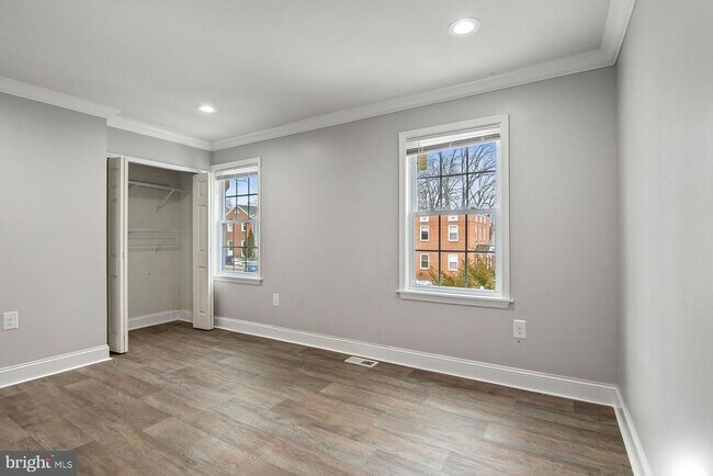 Building Photo - 9838 Town Ln