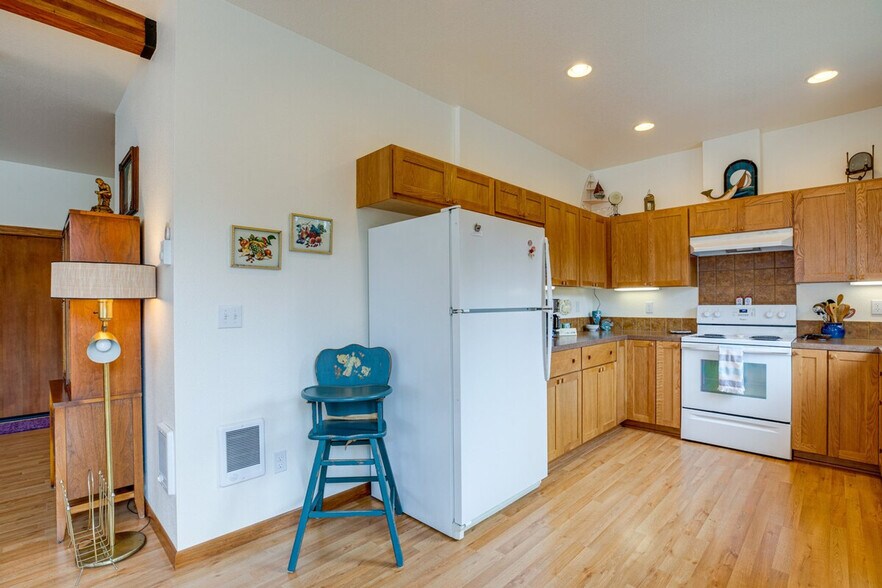 Building Photo - 33431 Douglas Dr