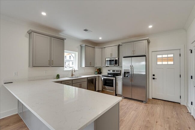 Building Photo - 2519 E 12th St