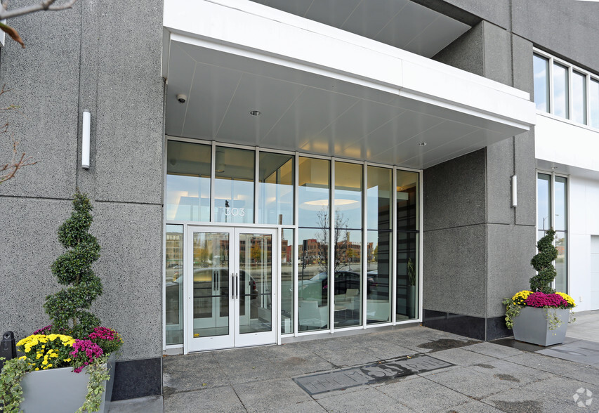 Door - The Moderne