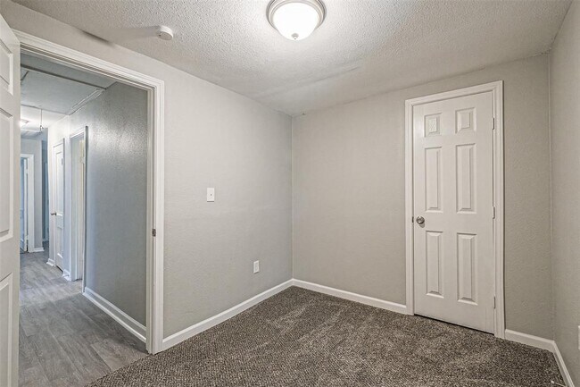 Building Photo - 1539 Pleasantville Dr