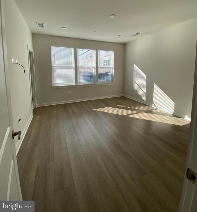 Building Photo - 16356 Columbus Ave