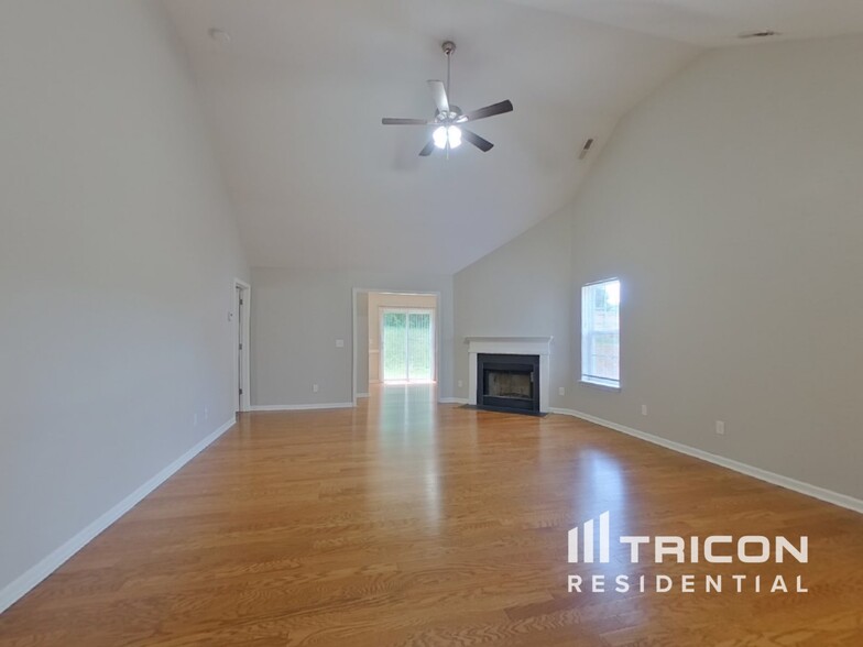 Building Photo - 7610 Hidden Creek Dr