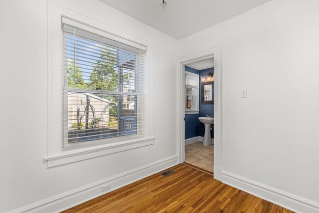 Building Photo - Gardener's Dream! 3-Bedroom, 1.5-Bath Home, Steps away from Tower Grove Park