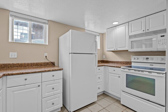 Building Photo - 137 E 600 N