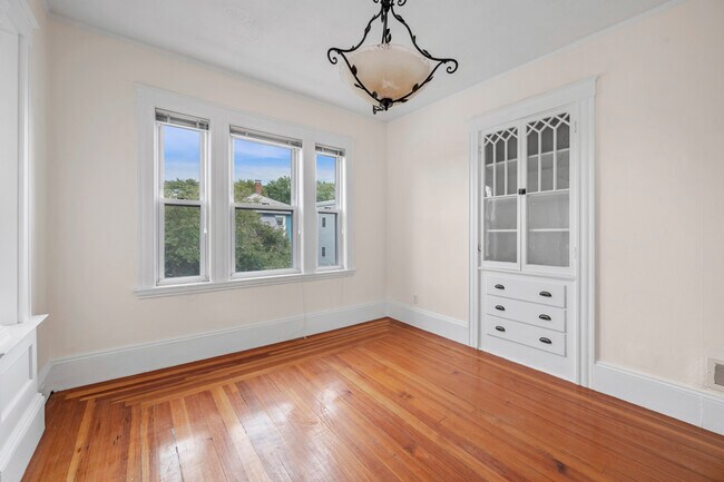 Building Photo - 5 Vale St