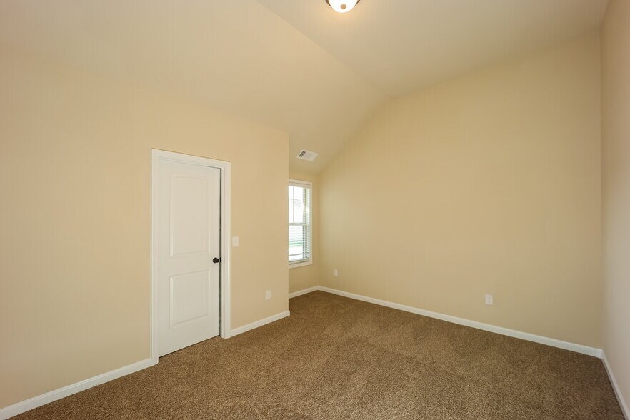 Building Photo - 2350 Walker Dr