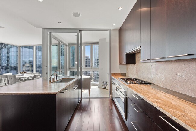 Building Photo - Luxury 2 Bed 1.75 Bath Furnished Downtown Seattle Condo with Stunning Views