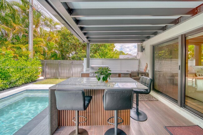 Building Photo - 1940 SW 32nd Pl