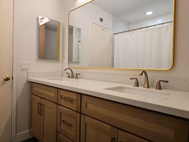 Building Photo - 344 Dewane Dr