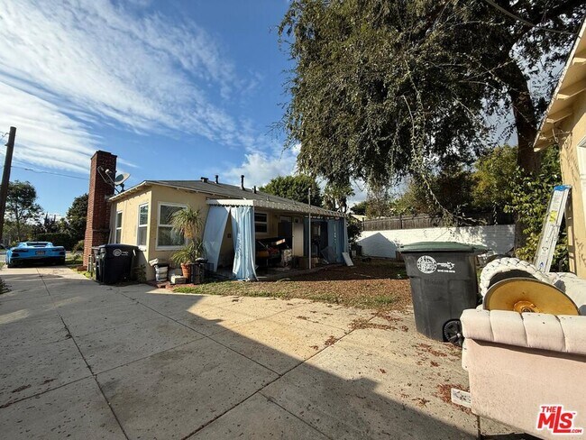 Building Photo - 674 Estelle Ave