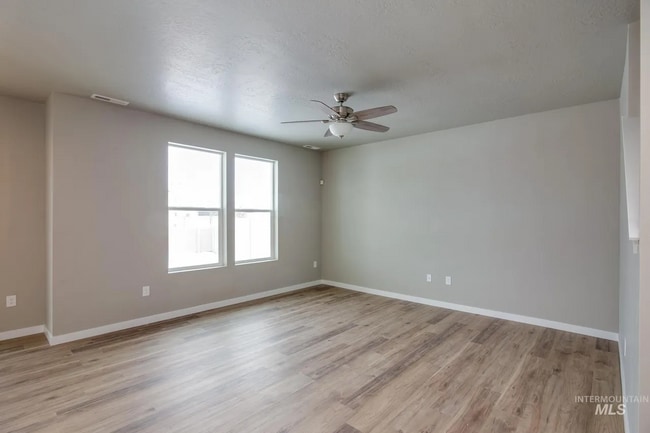 Building Photo - 336 S Calf Crk Ave