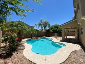 Building Photo - 4909 E Colonial Dr