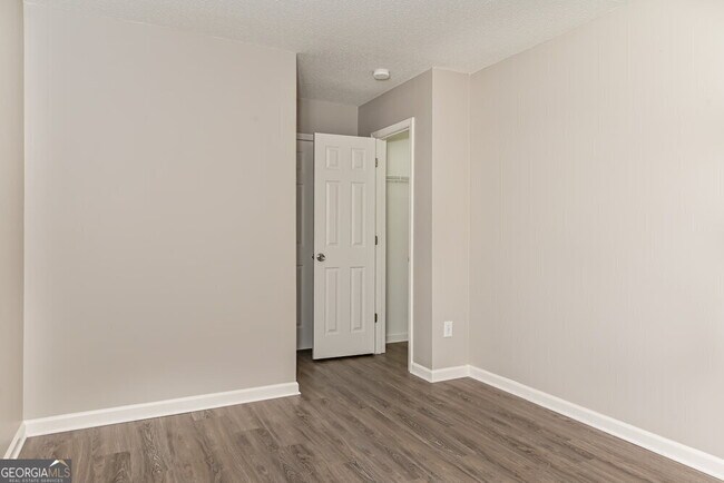 Building Photo - 8560 Guthrie Dr