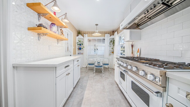 Building Photo - Burbank Wonder Years house