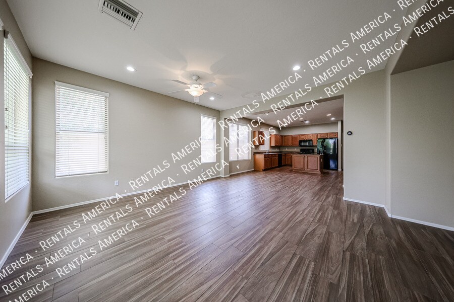 Building Photo - 3382 E Roadrunner Dr