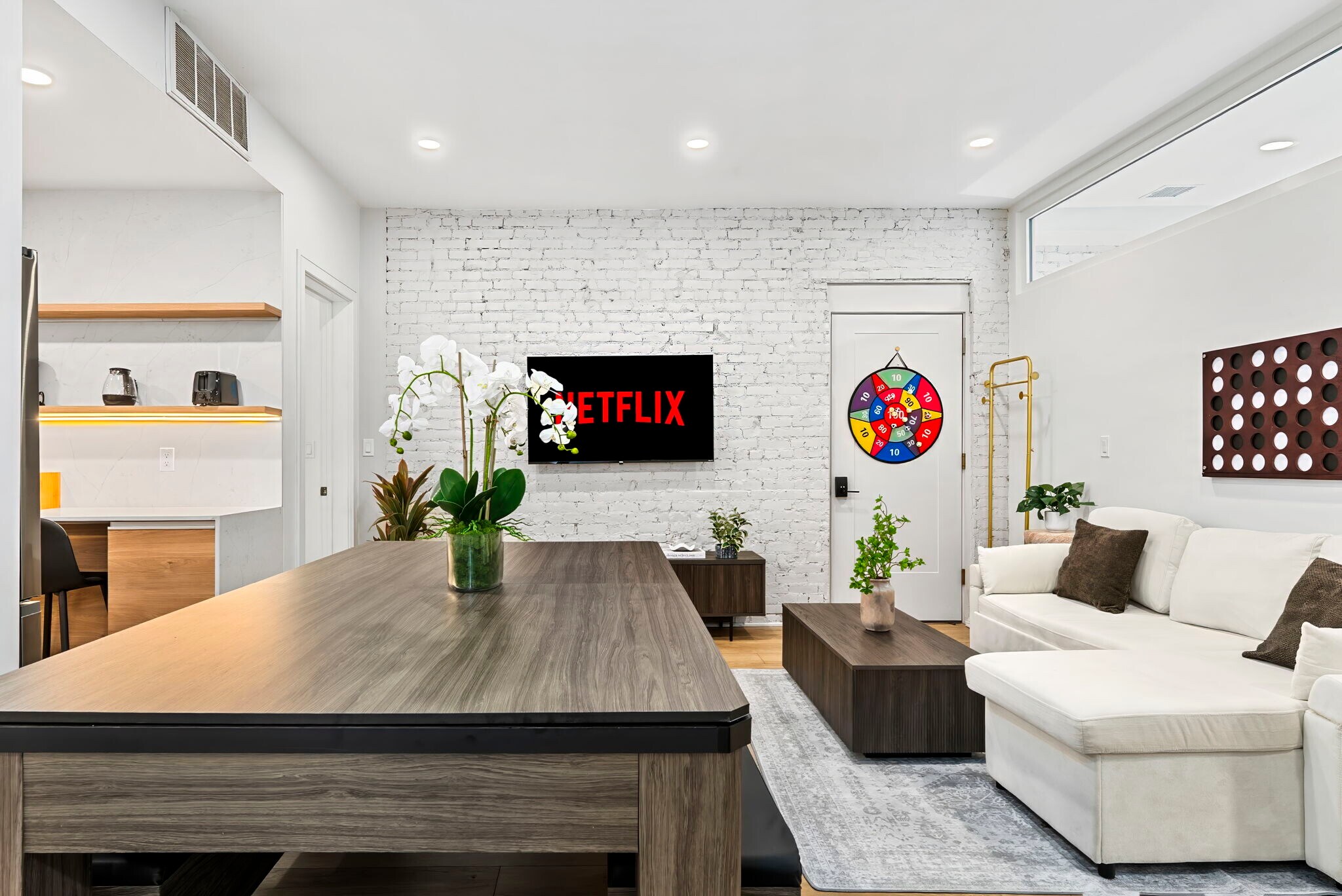 Building Photo - 1566 Beacon St