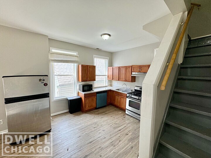 Primary Photo - 2133 S Fairfield Ave