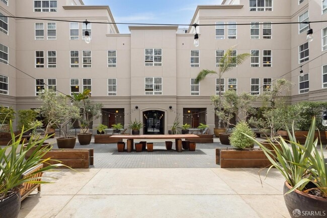Building Photo - 821 Folsom St