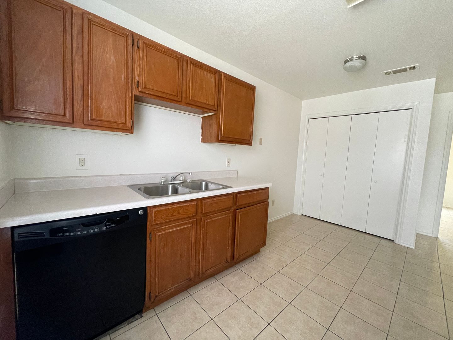 Building Photo - 1712 Benttree Dr